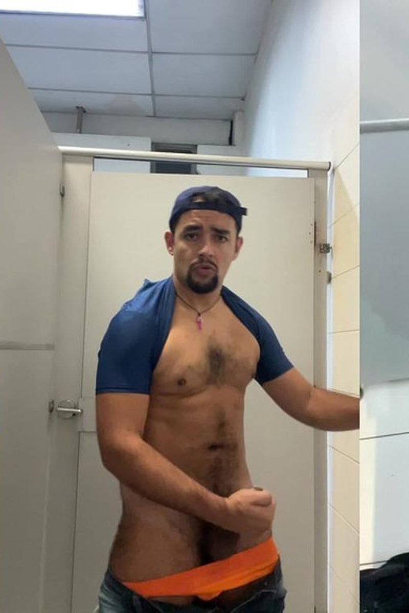 Orgia No Banheiro E Um Flagra Causando Expulsao Dos Machos - Screenshot 1 of 4 - Amateur
