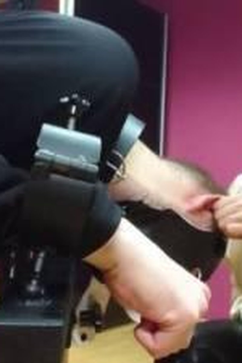 Earpulling IV - Screenshot 1 of 4 - Ear Fetish