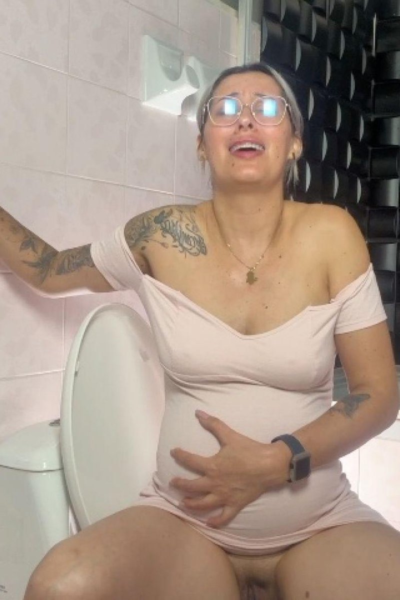 Giving Birth On Toilet - Screenshot 1 of 4 - Belly Fetish