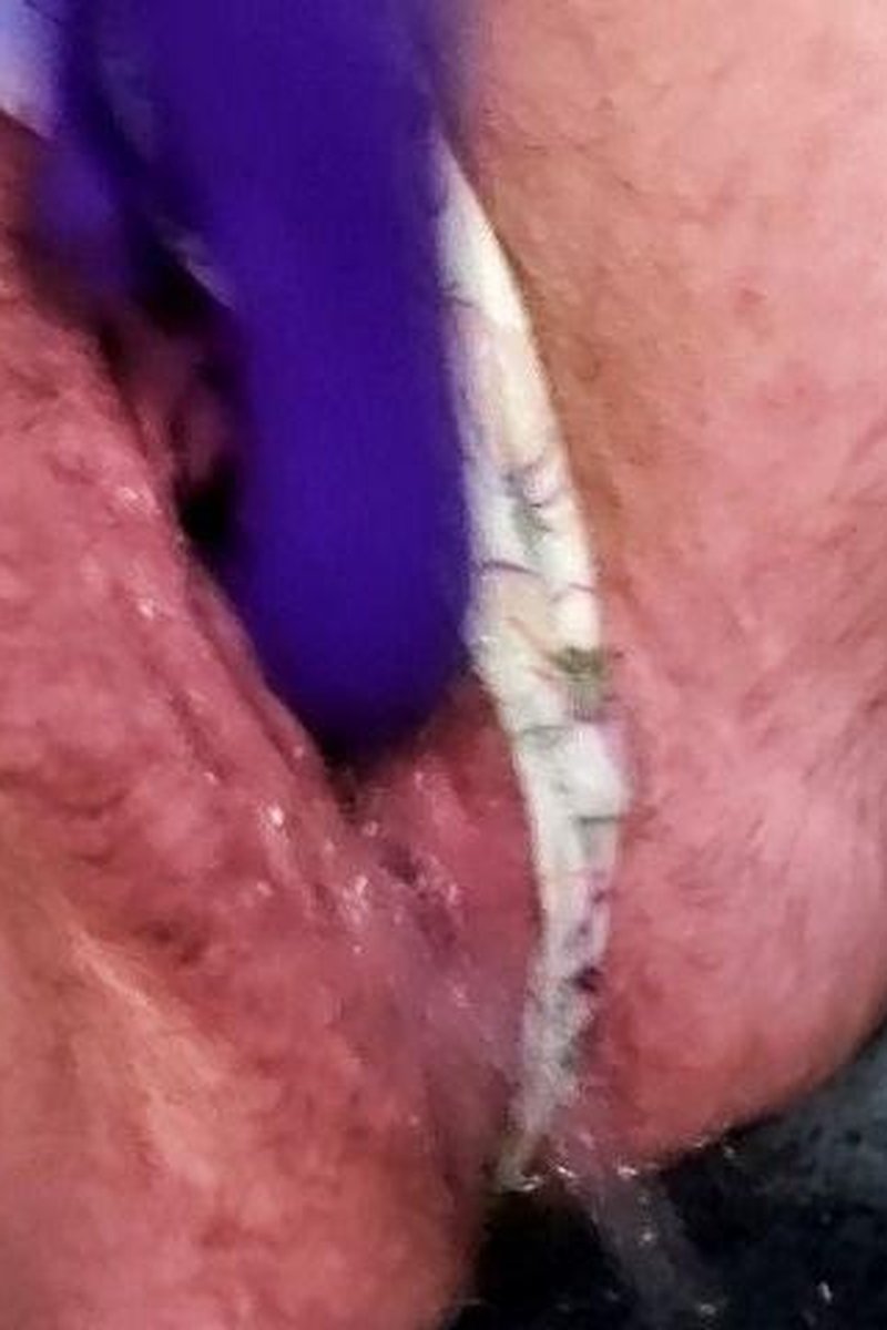 Uncontrollable Squirting - Screenshot 1 of 4 - Golden Shower