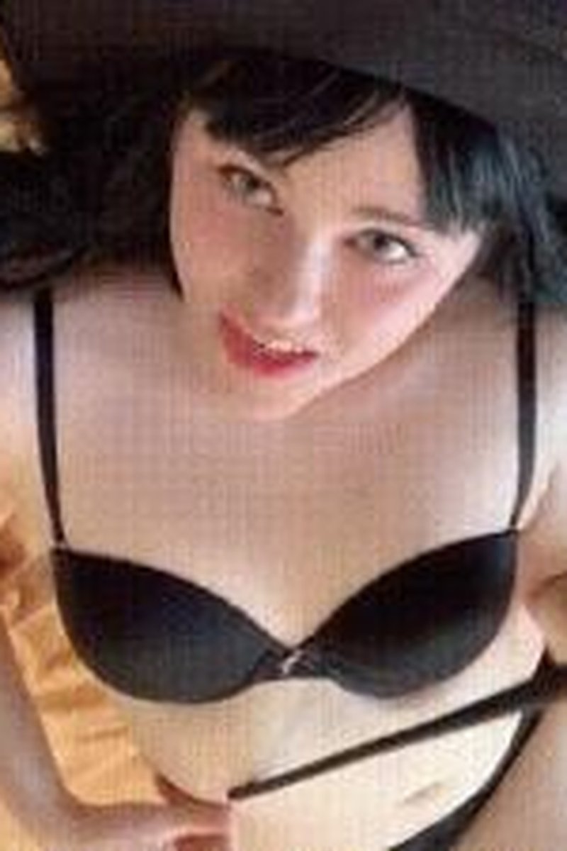 Witch Unbinds Your Cock And Lets You Cum - Screenshot 1 of 4 - Brown Hair