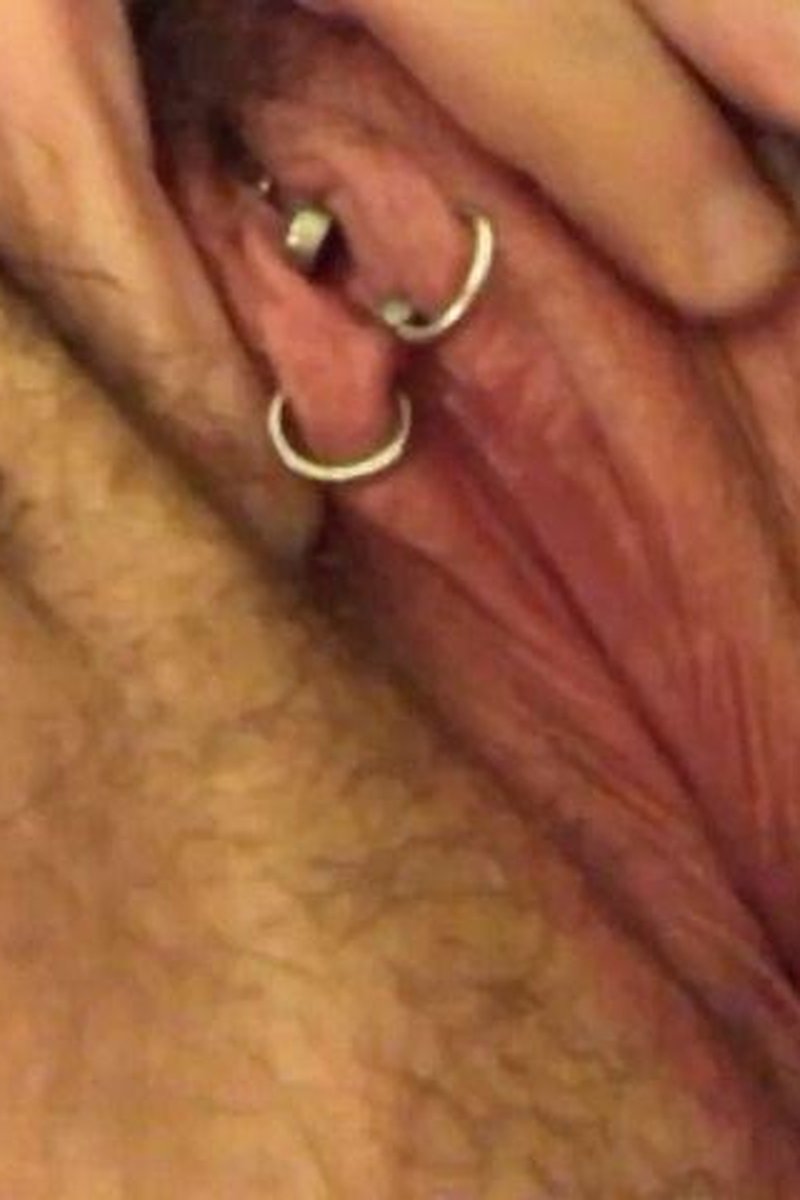 Bathroom Clit Rub - Screenshot 1 of 4 - Bathroom