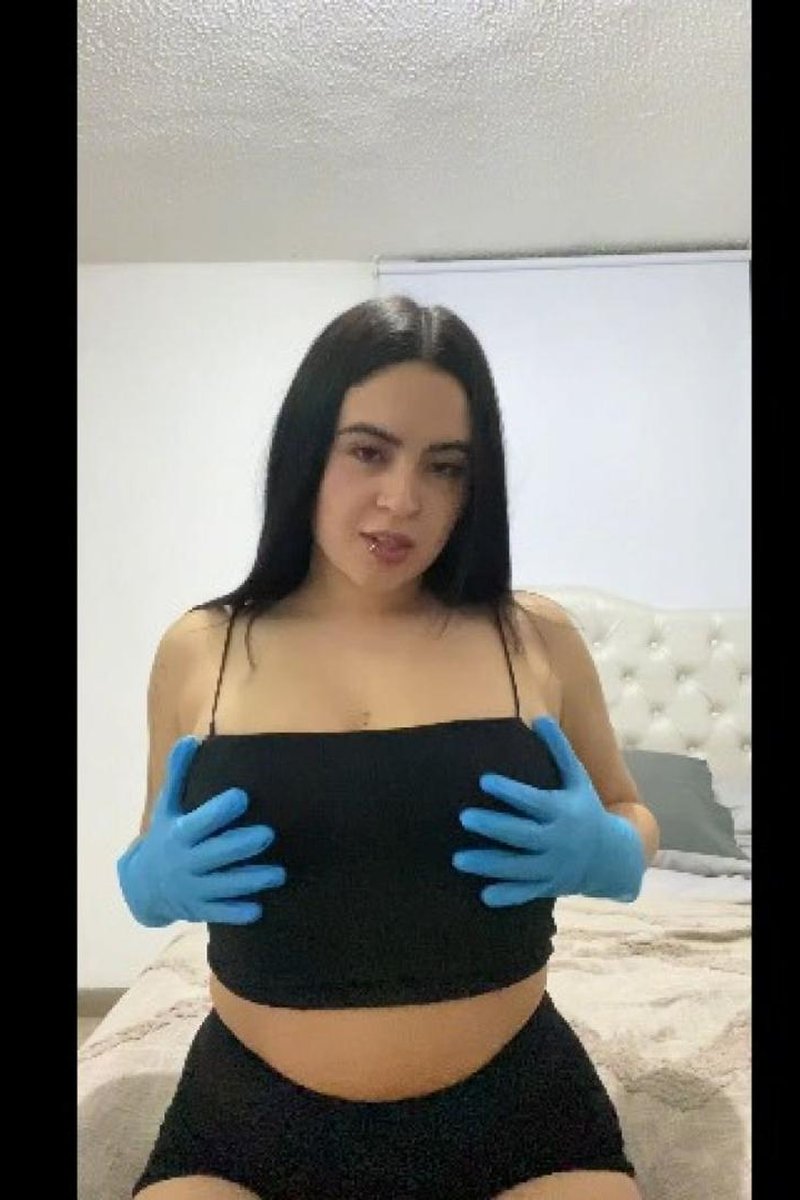TP-manyvidsmissdaiana-masturbation-with-latex-gloves