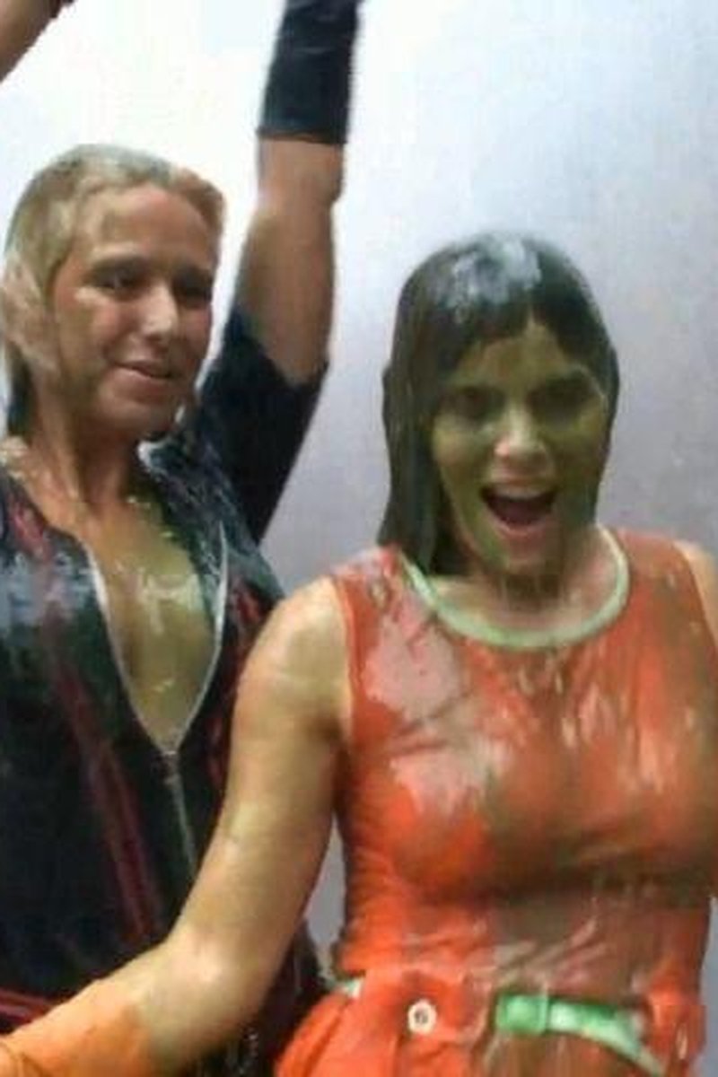 Gunge Tank - Heather And Briana - Screenshot 1 of 4 - Food