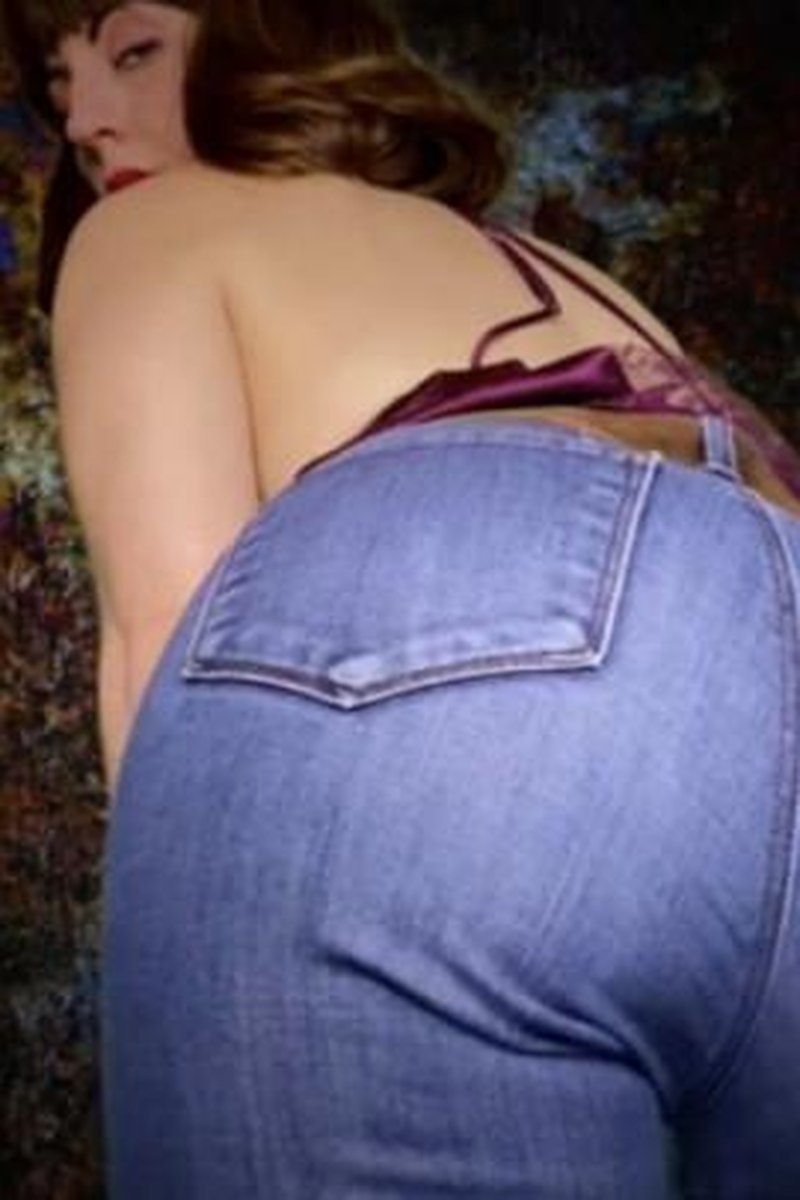 Denim Devotion - Screenshot 1 of 4 - Ass Worship