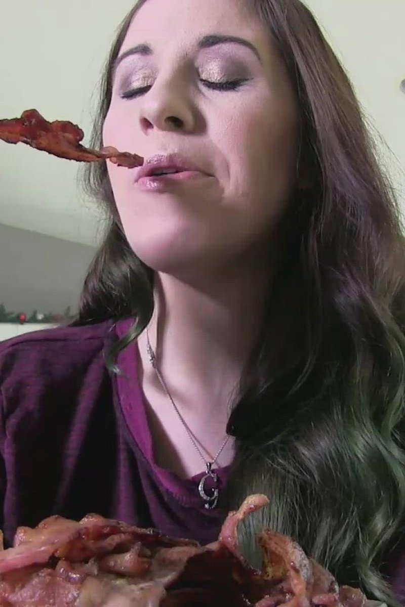 Mmm Bacon - Screenshot 1 of 4 - Femdom