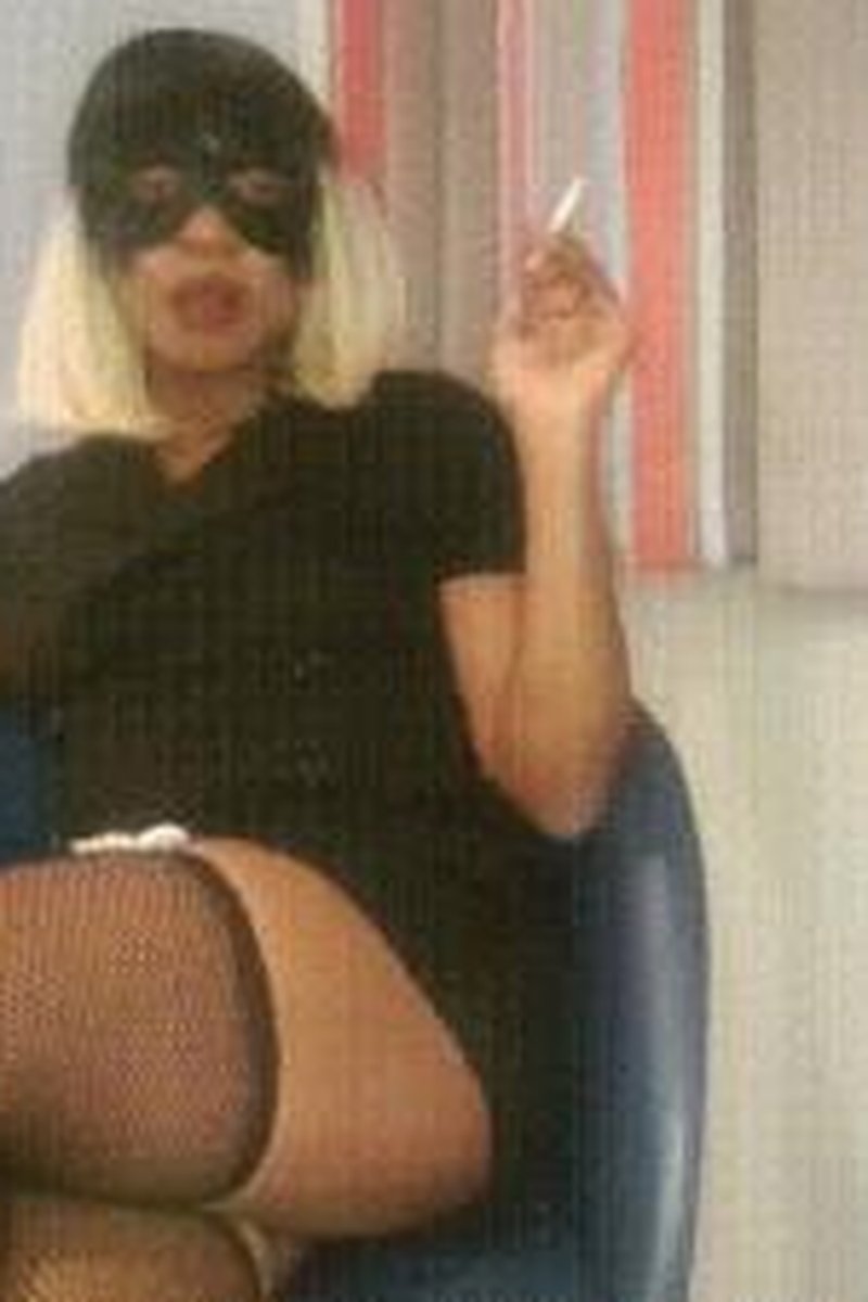 Smoking Fetish. For My Slaves - Screenshot 1 of 4 - BDSM
