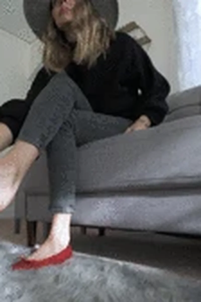 MILF Flats - Screenshot 1 of 4 - Stella Liberty