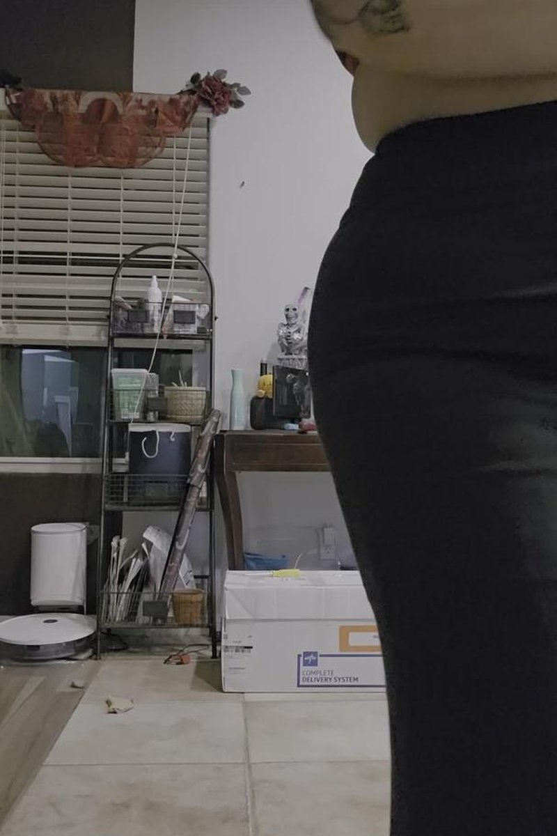 Huge Moves - Screenshot 1 of 4 - Belly Fetish