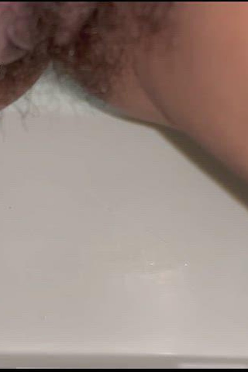 Pee - Screenshot 1 of 4 - Hairykaty