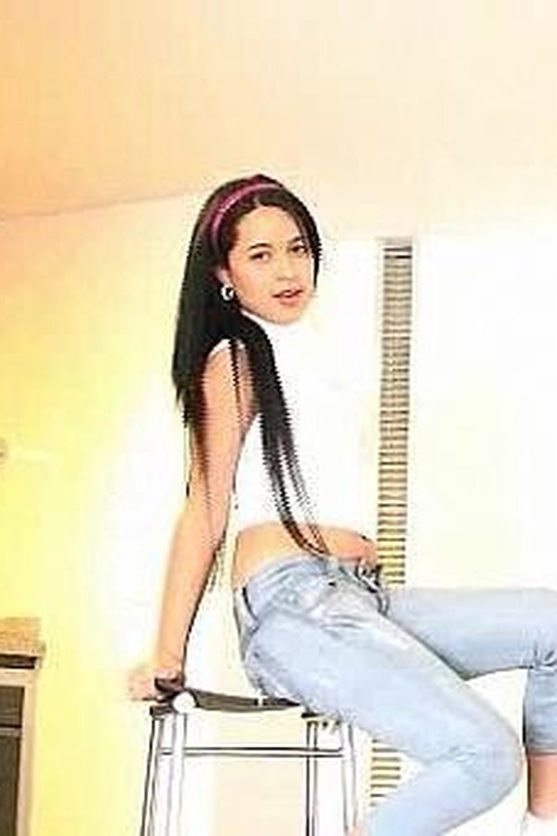 Teen Lilly 15 - Screenshot 1 of 4 - Amateur
