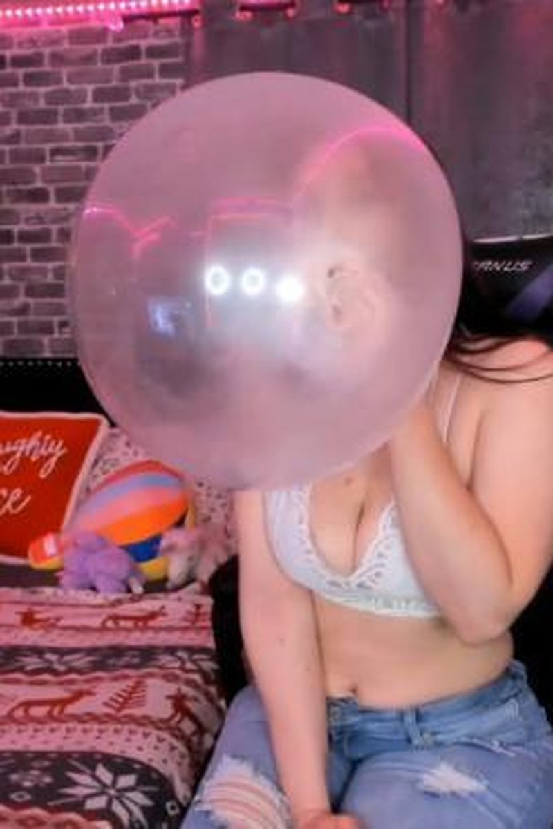 Dubble Bubble X Super Bubble - Screenshot 1 of 4 - Bubble Gum