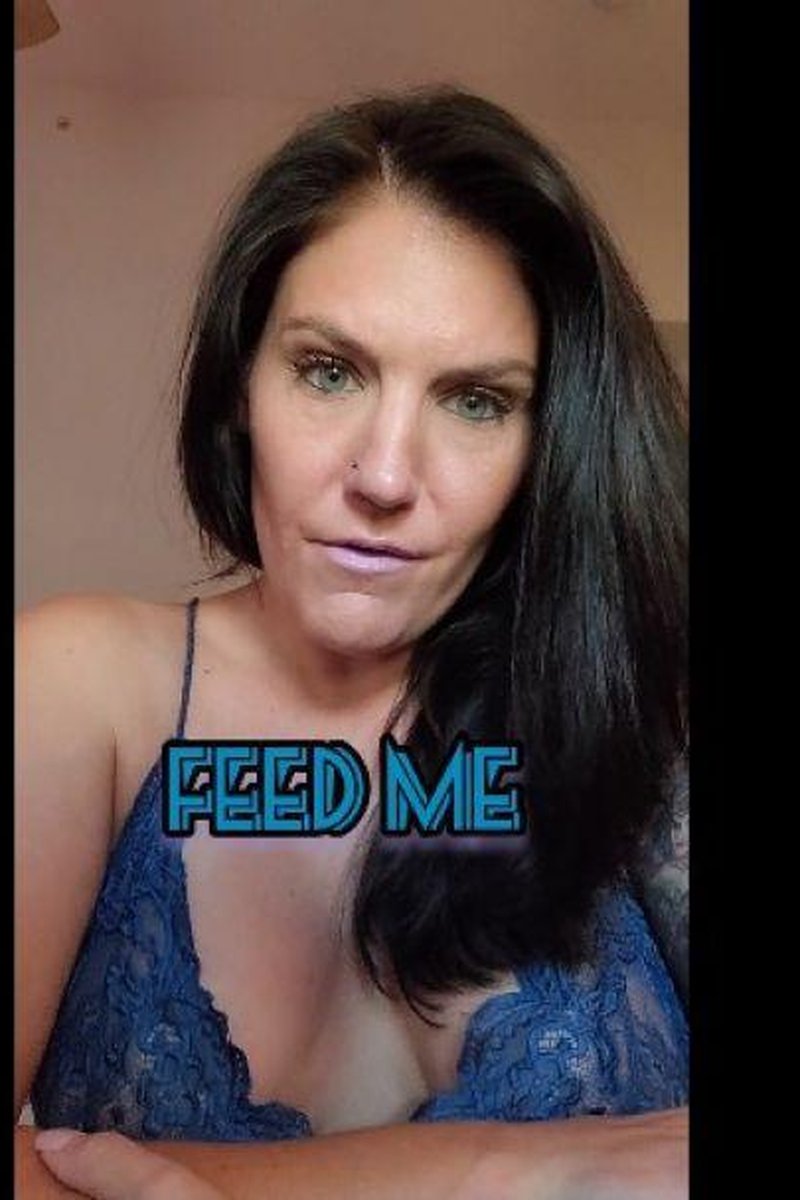 Feed Me - Screenshot 1 of 4 - Feeding