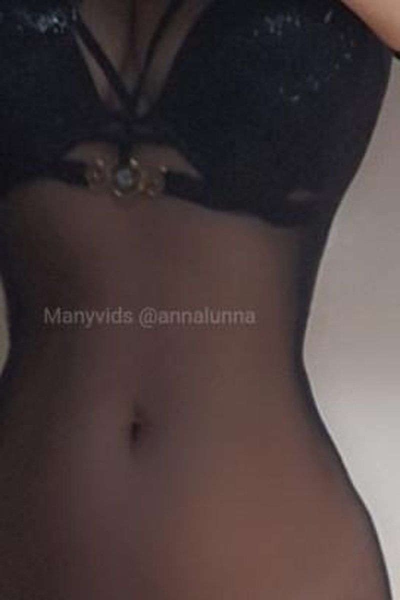 TP-manyvidsannalunna-corporate-girl-masturbates-in-nylon-bodysuit