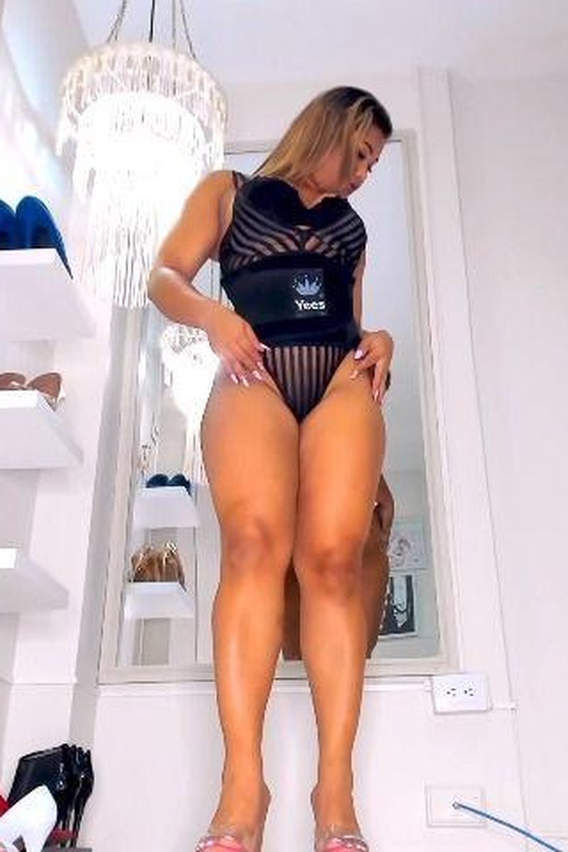 Heels Modeling And Teasing - Screenshot 1 of 4 - Ass Fetish