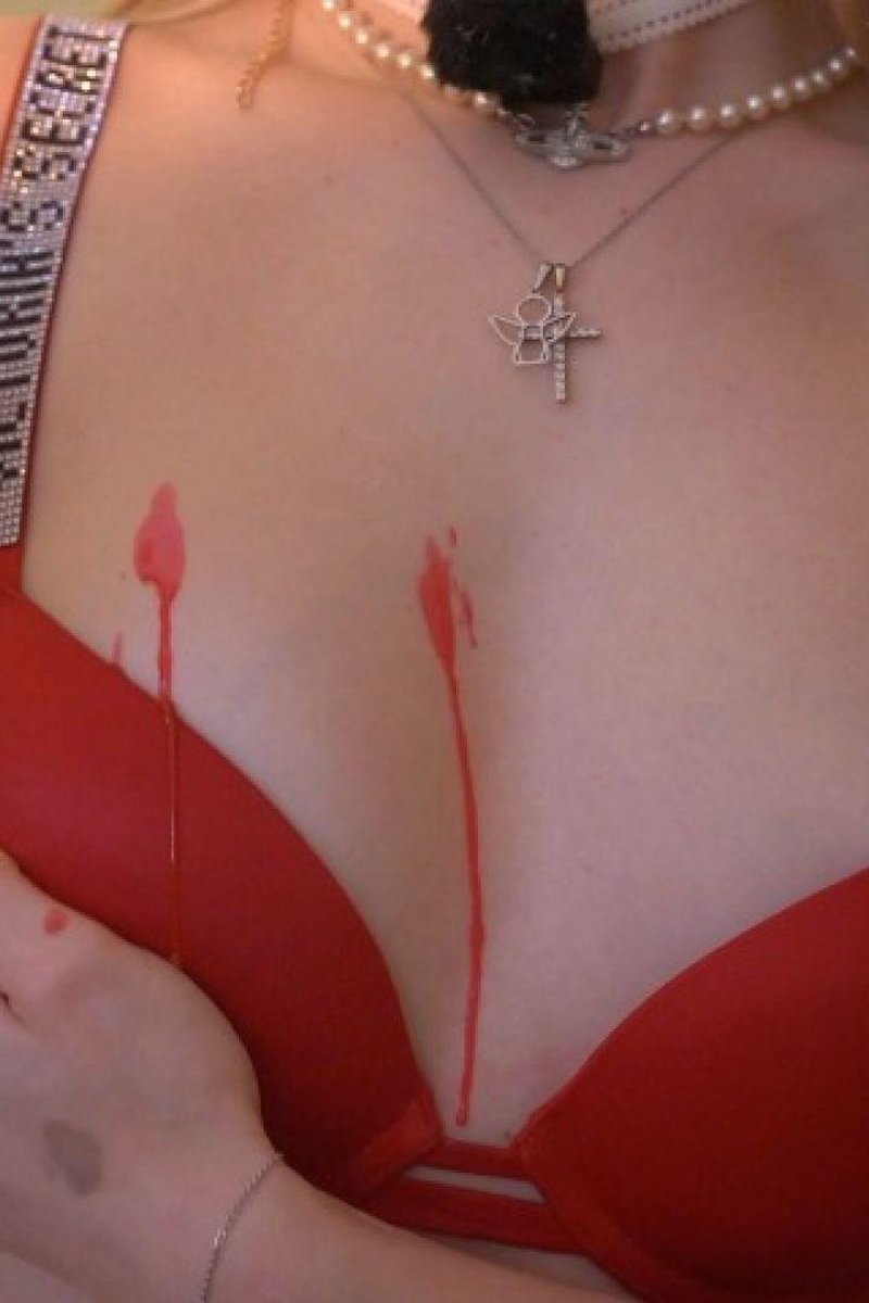 Body Wax - Screenshot 1 of 4 - BDSM
