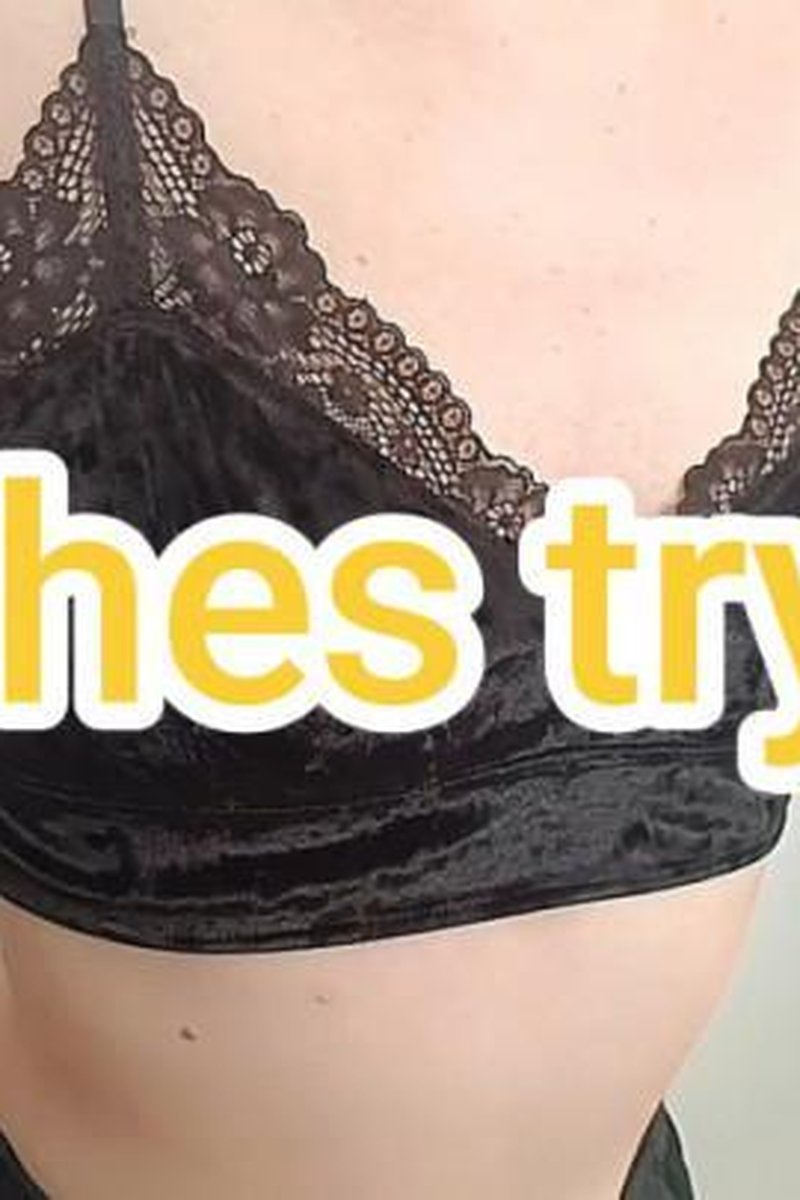 Trying On Clothes - Screenshot 1 of 4 - Babes