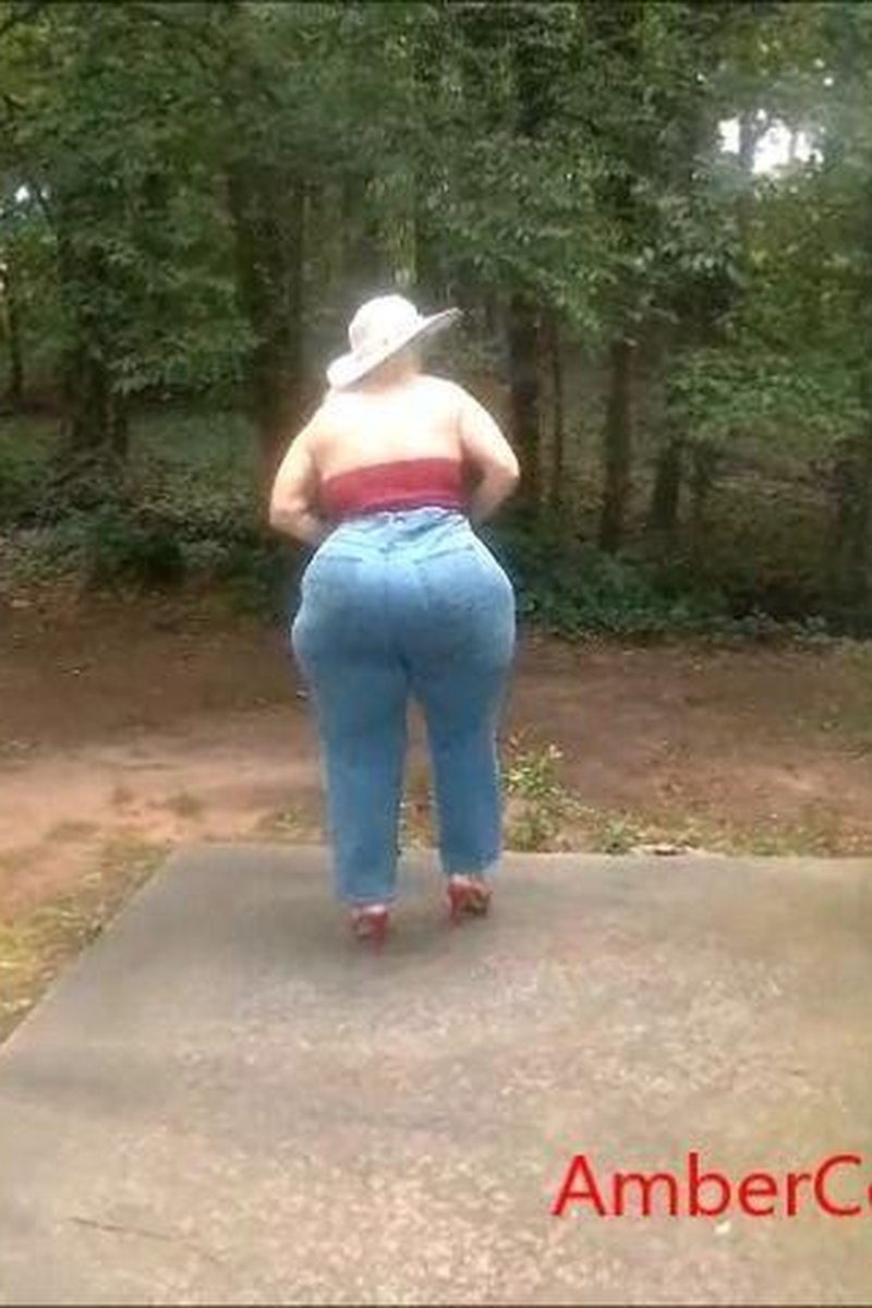 Tight Jeans - Screenshot 1 of 4 - Amateur