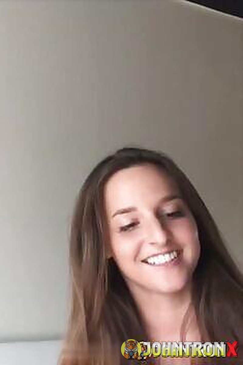 Amira - Screenshot 1 of 4 - Blowjob