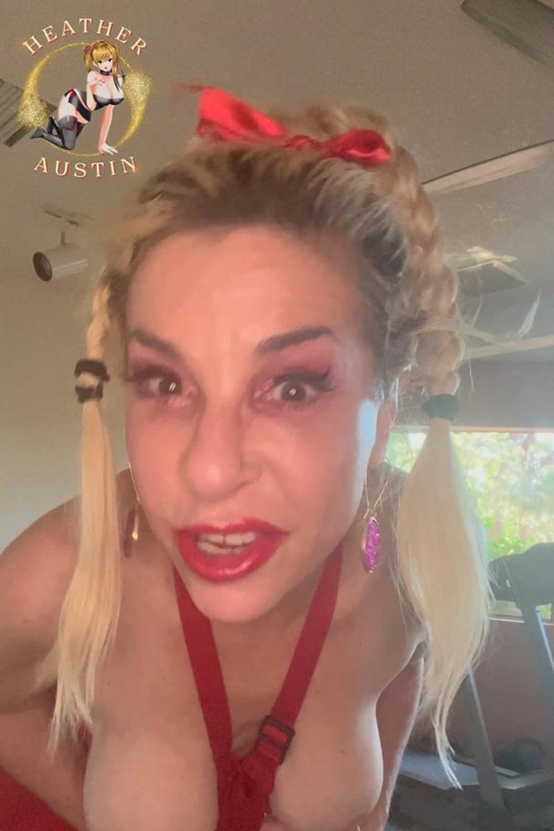 Dressed And Ready For Postcast - Screenshot 1 of 4 - Heather Austin