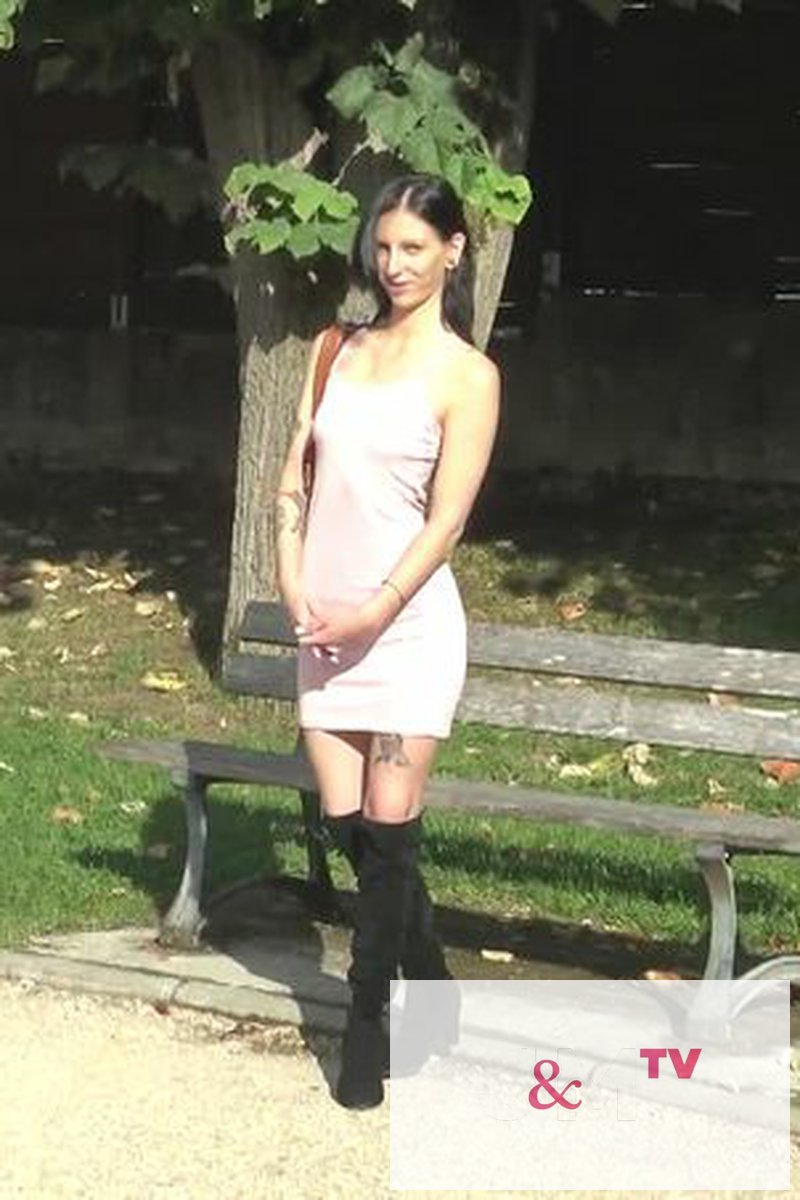 Analeya, 19, Waitress in Perigueux! - Screenshot 1 of 4 - Facial
