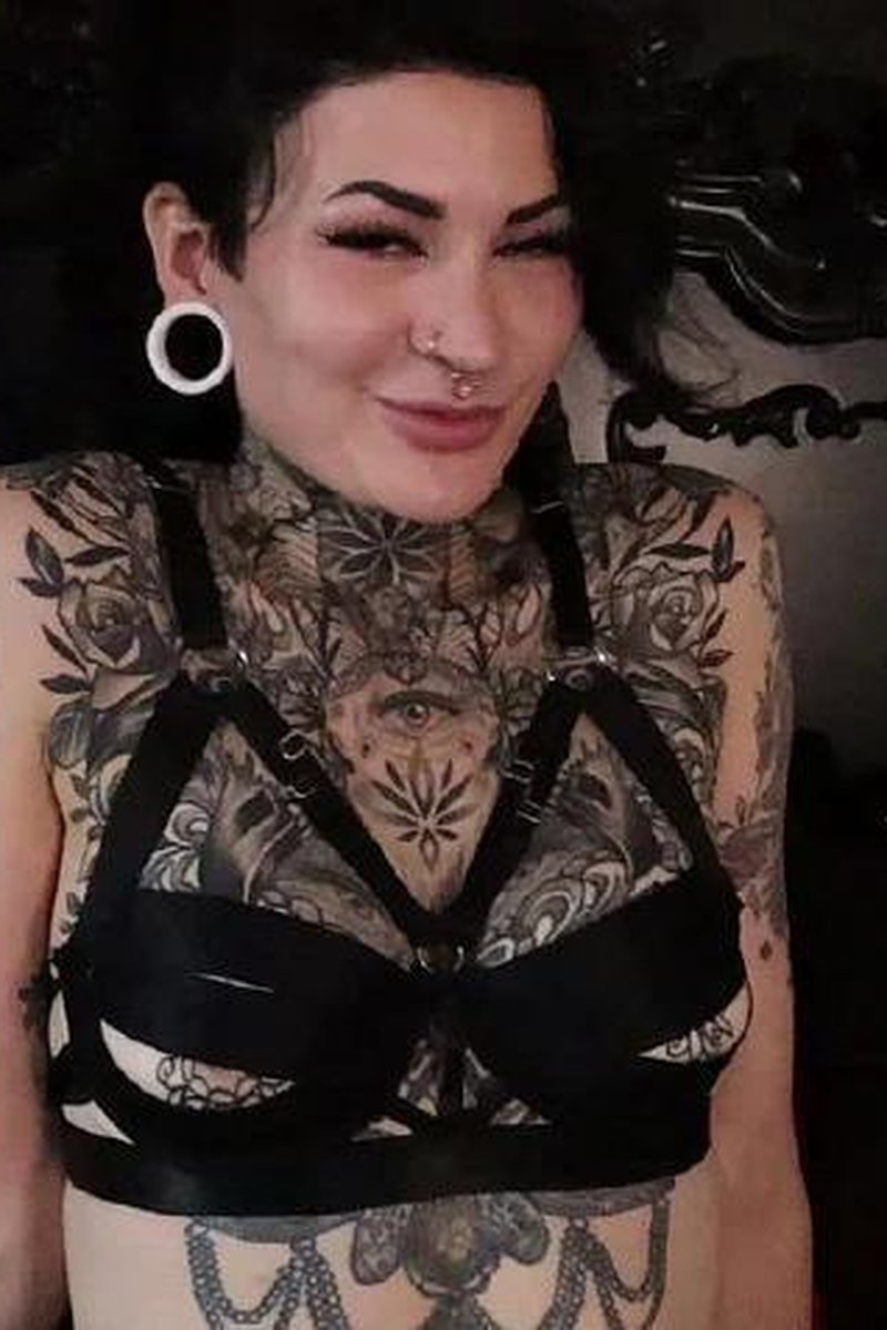 Holly Hell - Screenshot 1 of 4 - All Sex