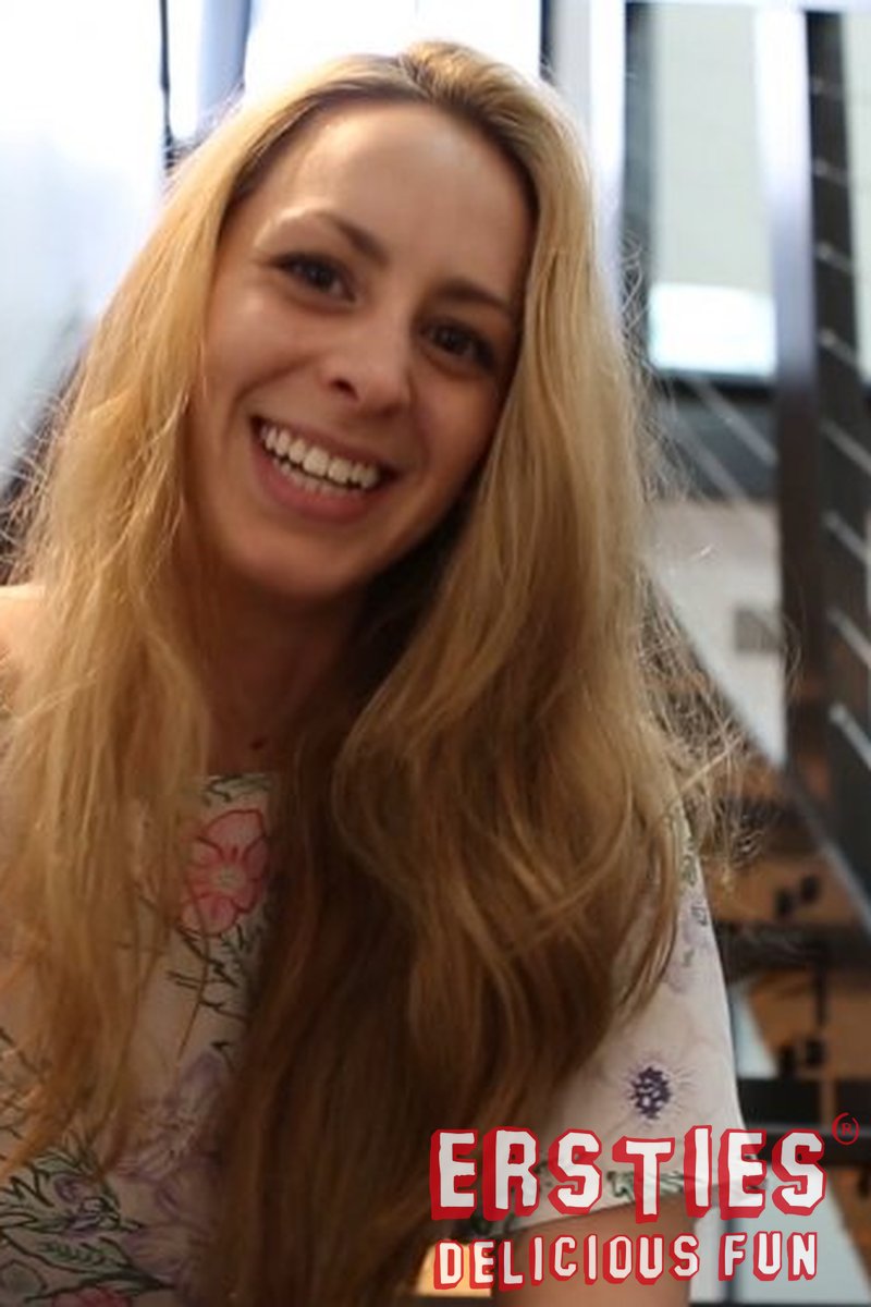 Interview with Layla - Screenshot 1 of 4 - Interview