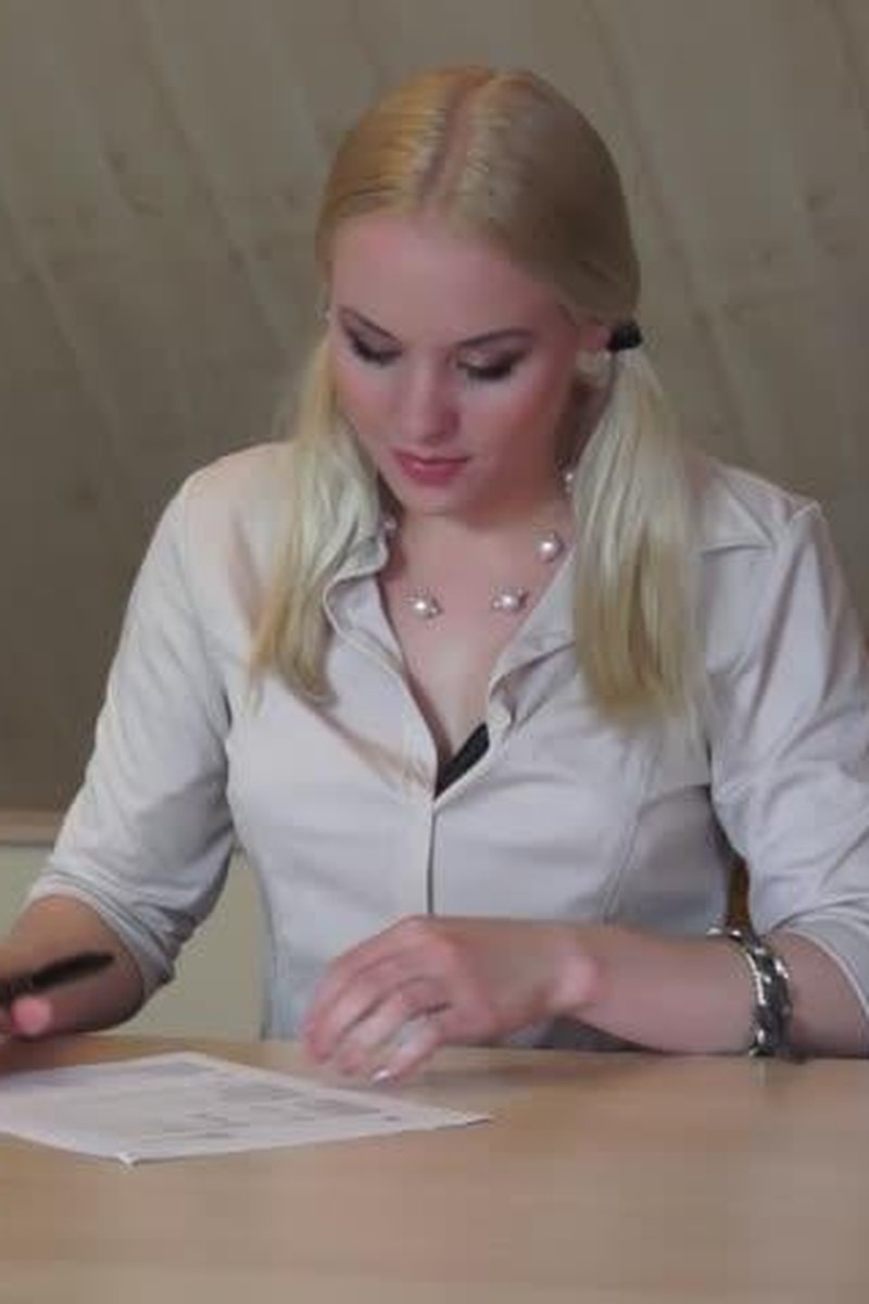 School Girl Lola Taylor Is Cheating - Screenshot 1 of 4 - Anal