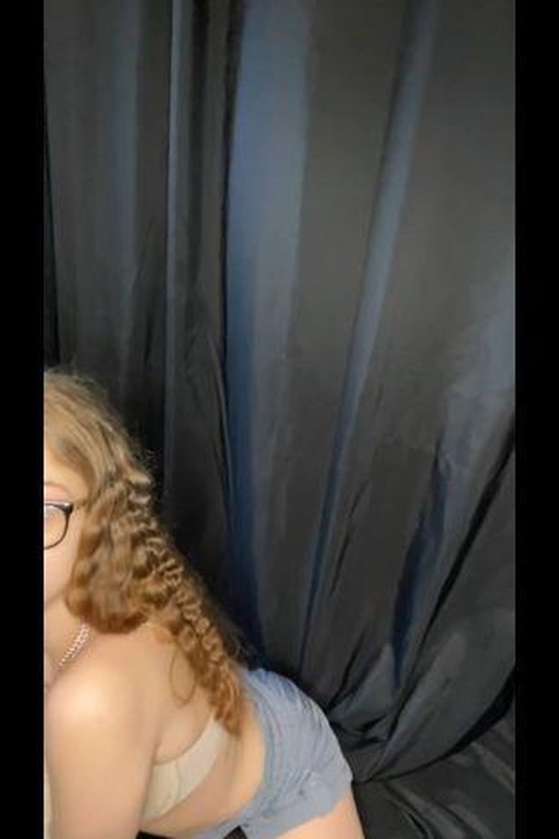 Twerk Tease - Screenshot 1 of 4 - Big Tits