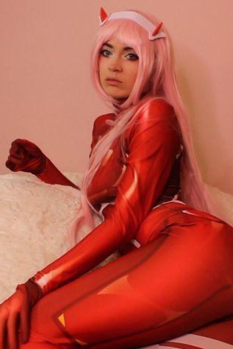 Zero Two Cosplay Striptease - Screenshot 1 of 4 - Ass Worship