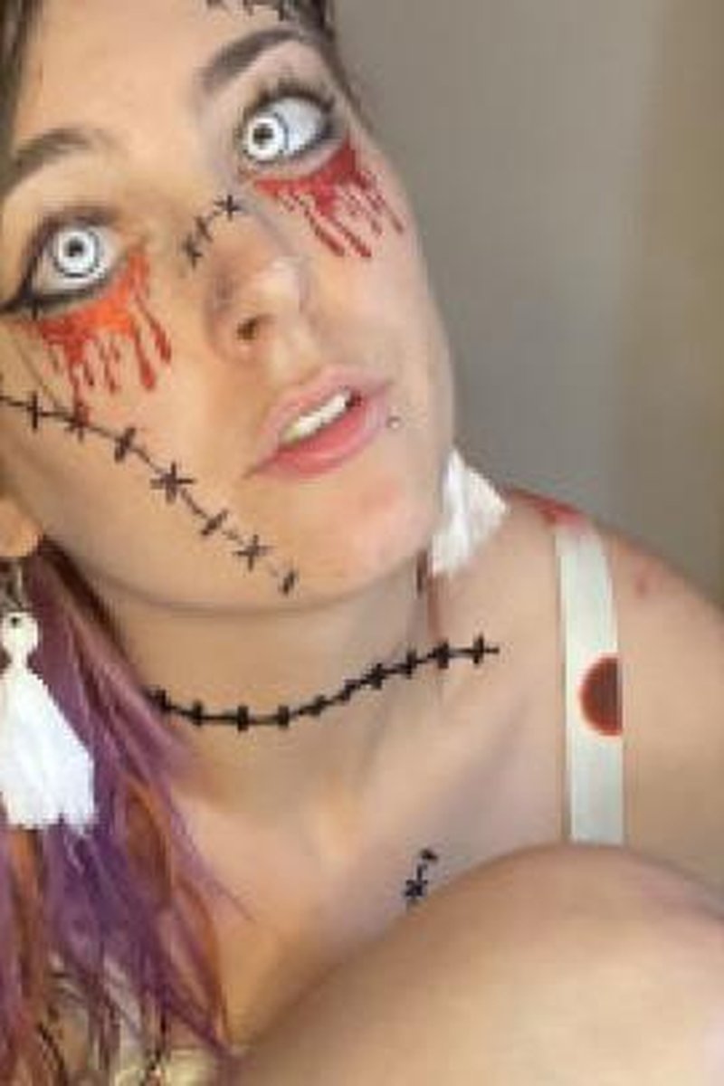 Spooky Solo Pussy Fuck - Screenshot 1 of 4 - Babes