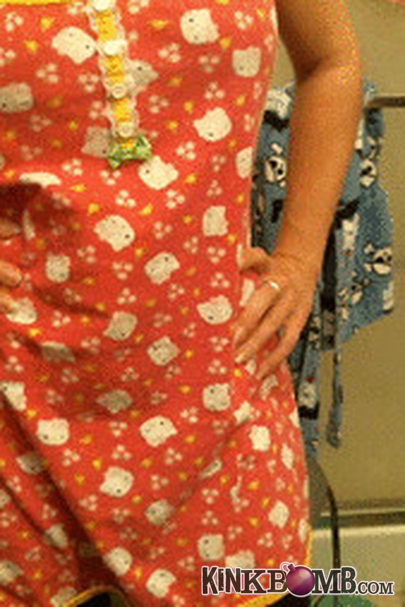 Babygirlkitten: Nail Tapping and Crossing Legs - Screenshot 1 of 4 - Amateur