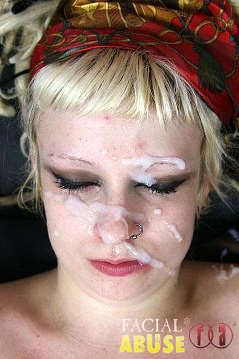 Gwen - Screenshot 1 of 4 - Blowjob