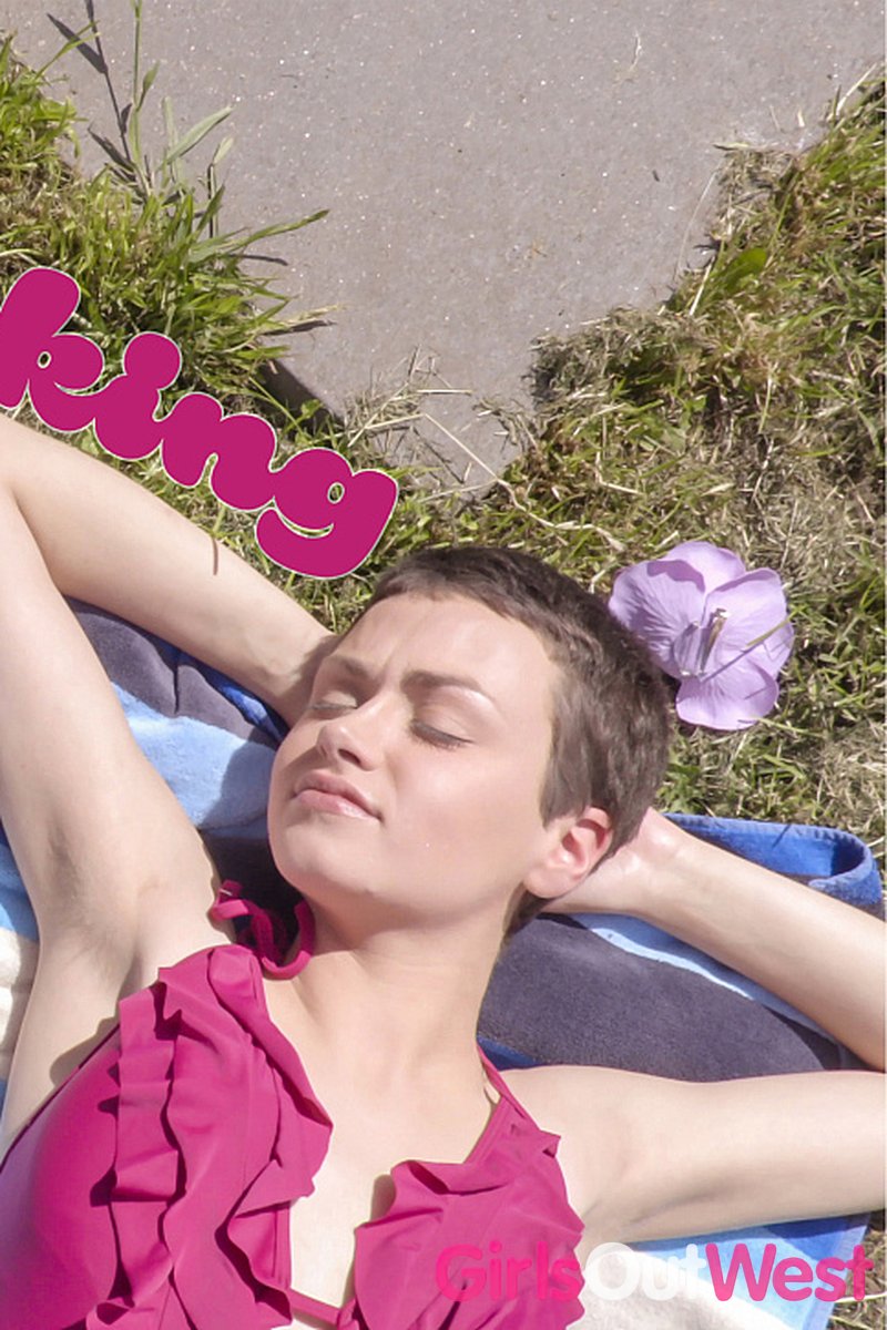 Joy & May - Sunbaking - Screenshot 1 of 4 - Brown Hair