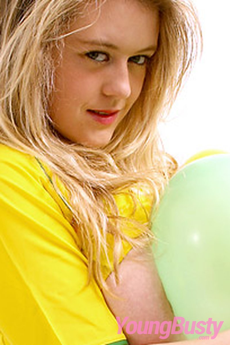 Brook - Screenshot 1 of 4 - Blond Hair