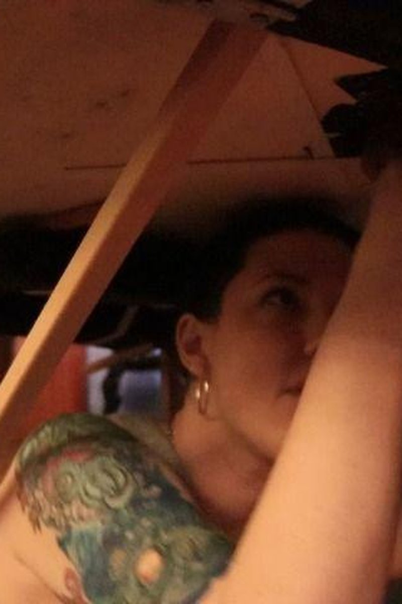 Milking Table - Screenshot 1 of 4 - CFNM