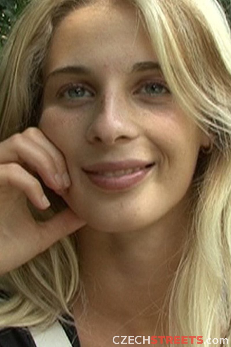 Beauty From the Pool - Screenshot 1 of 4 - Blond Hair