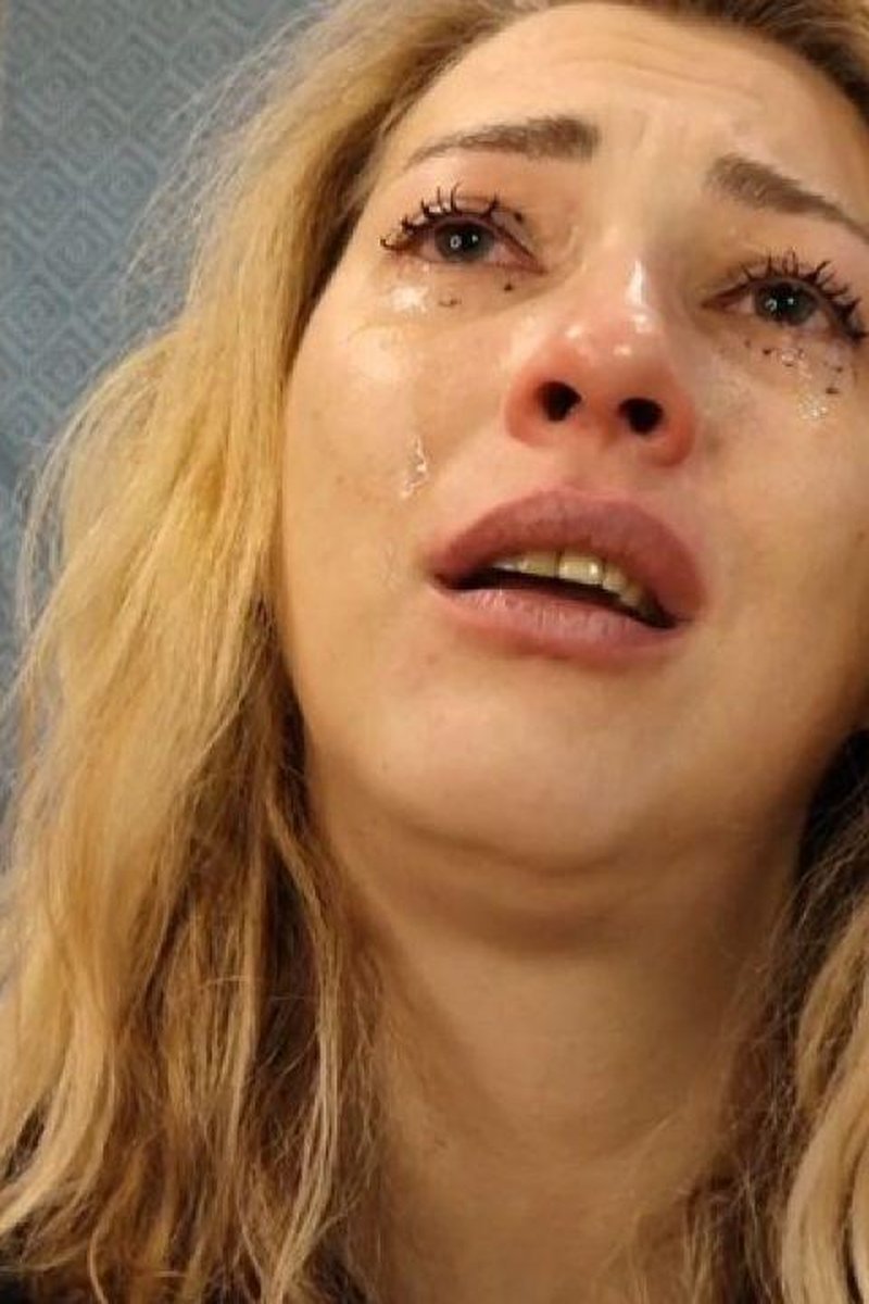 Broken Feeling - Screenshot 1 of 4 - Eye Contact