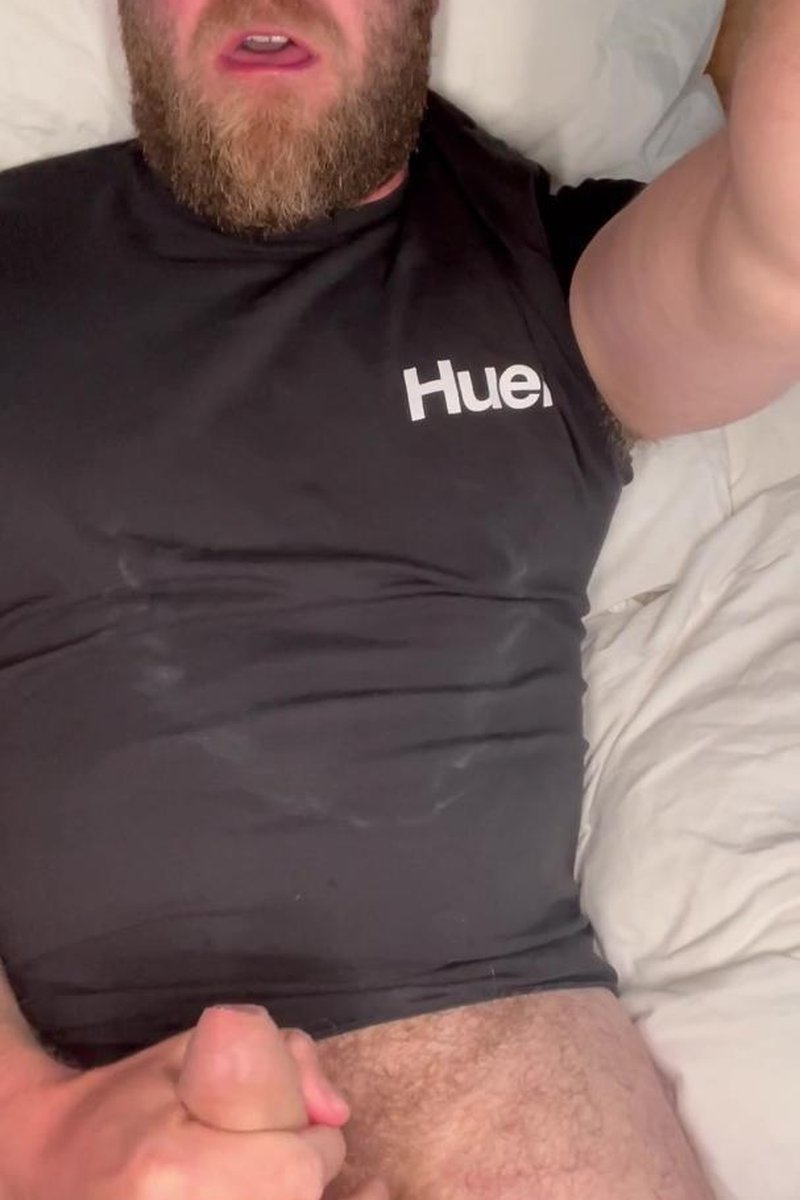 Glazing My Beard - Screenshot 1 of 4 - Cum On Clothes