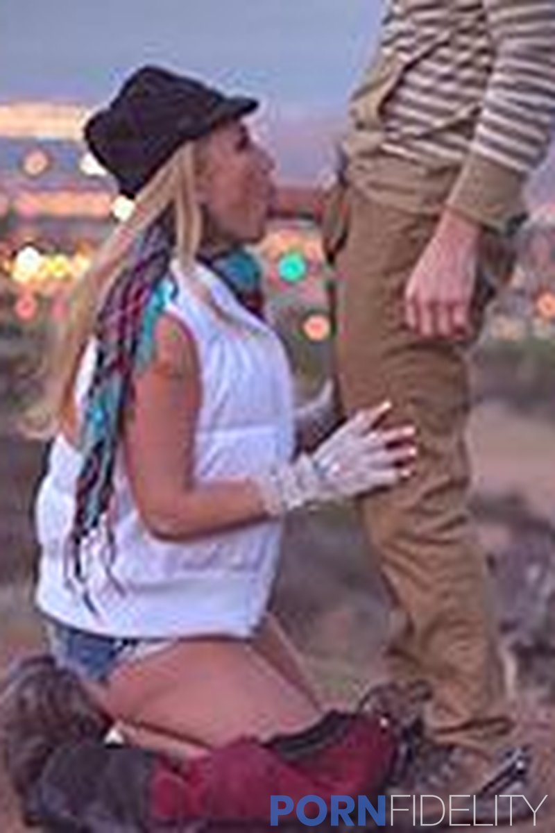 Anal Trekking E520 - Screenshot 1 of 4 - Blowjob
