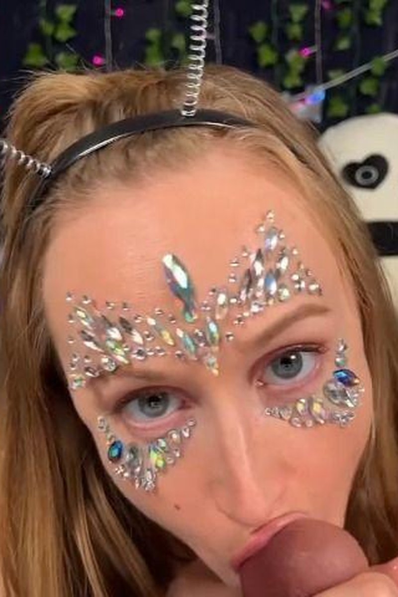 Alien Bukkake - Screenshot 1 of 4 - Blowjob