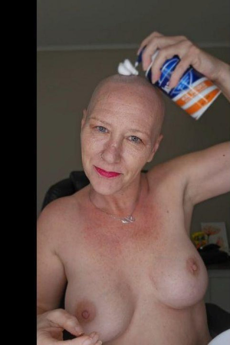 Bic Smooth - Screenshot 1 of 4 - Big Tits