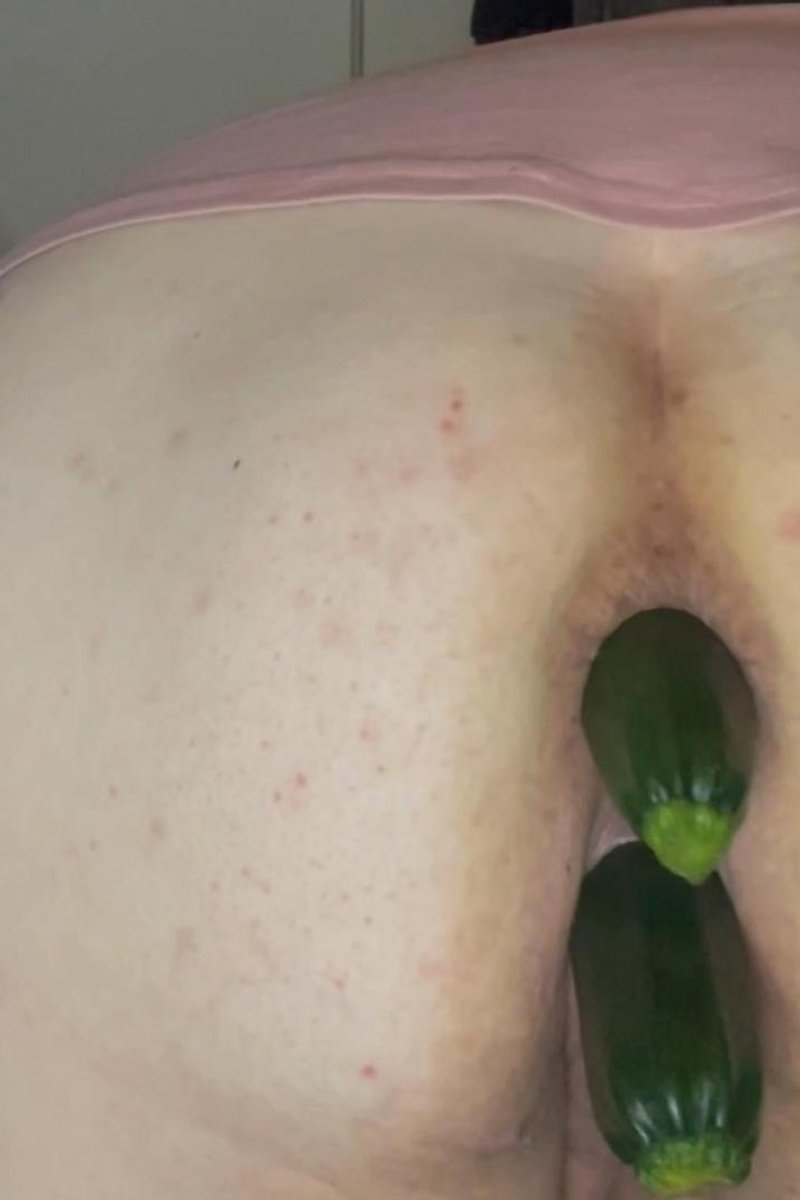 Zucchini Insertion Fun - Screenshot 1 of 4 - Double Penetration (DP)