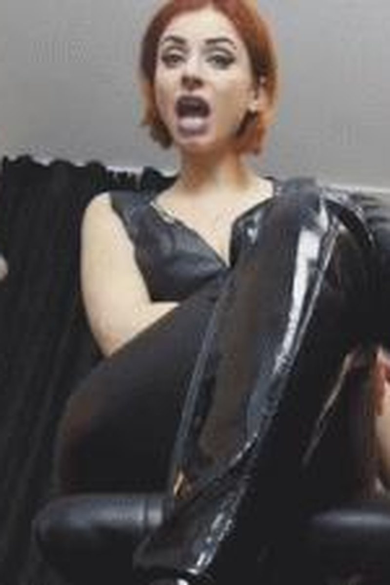 Bootjob - Screenshot 1 of 4 - BDSM