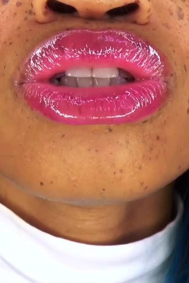 Seductive Glossy Lips Edging - Screenshot 1 of 4 - Black