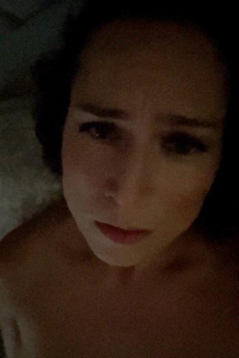 Desperate - Screenshot 1 of 4 - Eye Contact