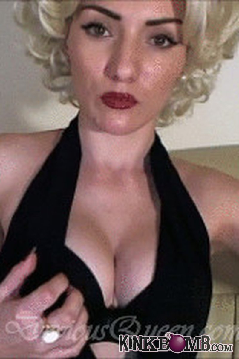 Devious Queen: Devil Inside - Screenshot 1 of 4 - Domination