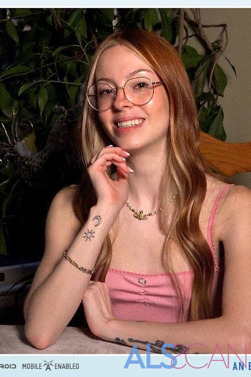 Interview - Screenshot 1 of 4 - Behind The Scenes