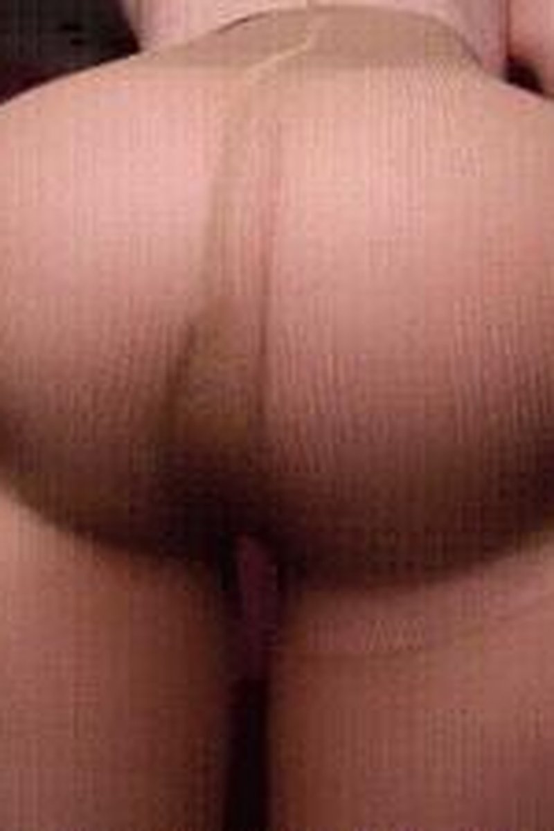 Ass Shake & Sit - Screenshot 1 of 4 - Ass Fetish