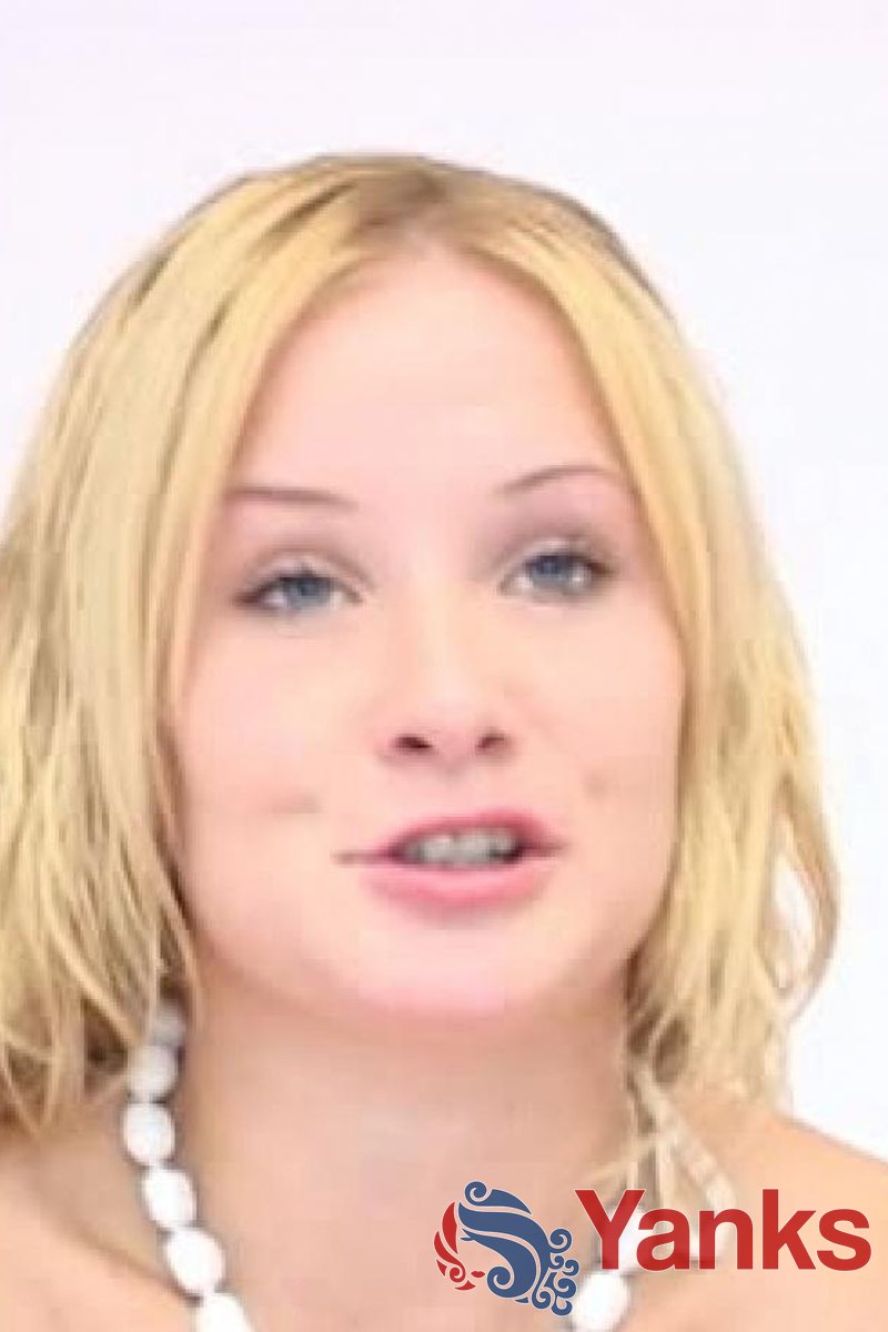 Roxi's Interview - Screenshot 1 of 4 - Blond Hair